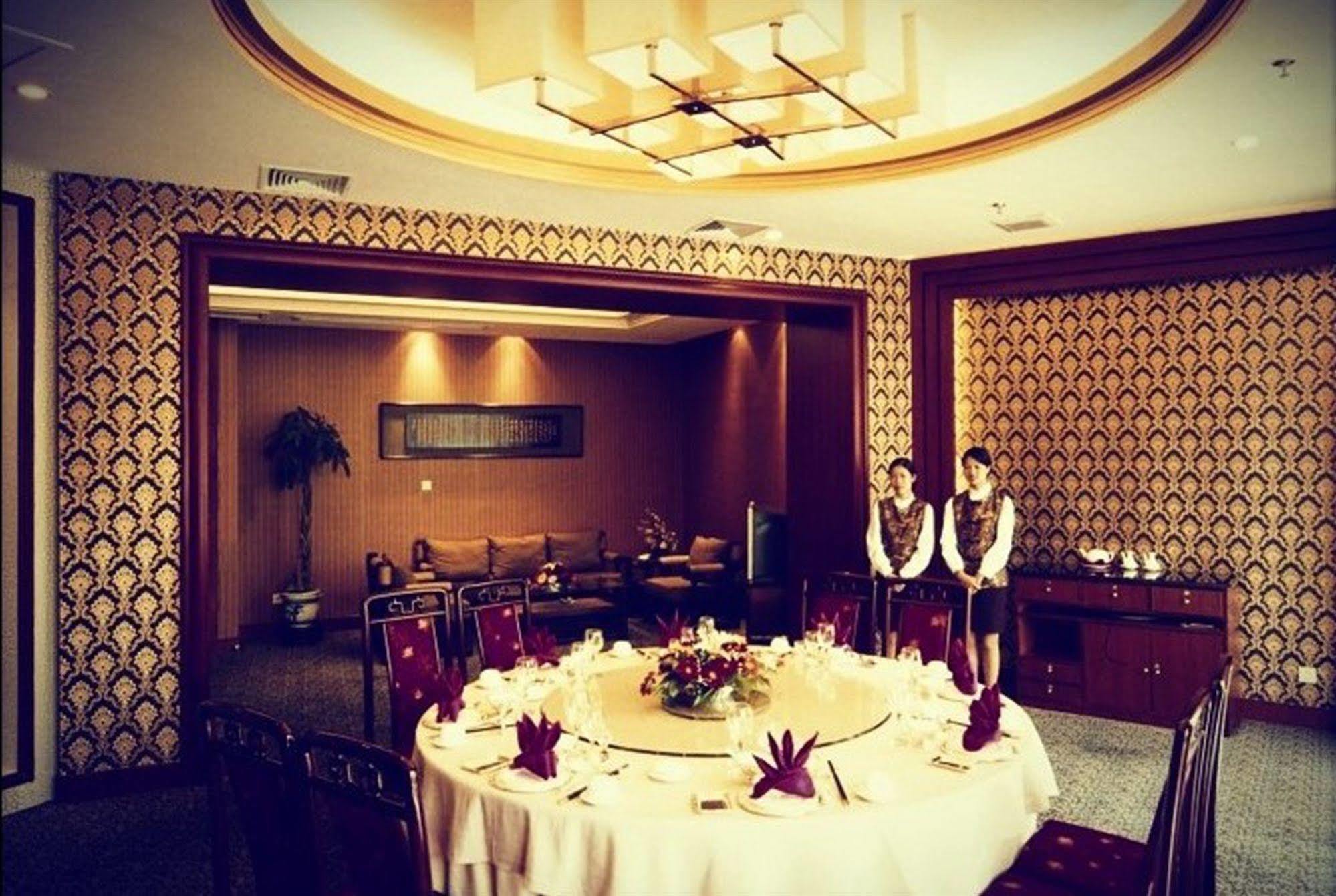 Yiwu Yi He Hotel Экстерьер фото